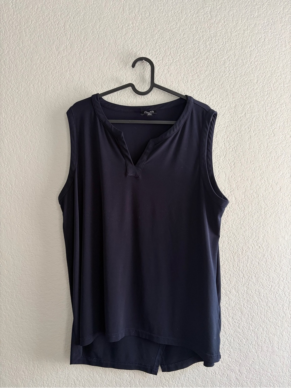 Jones New York Sleeveless Navy Split-V Tank